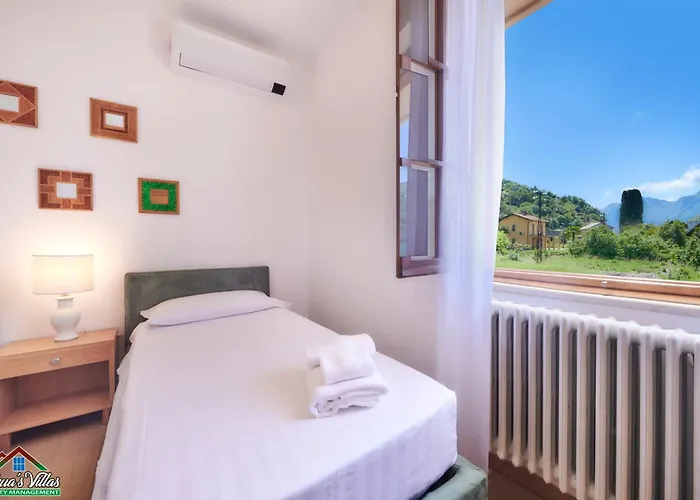 Villa Rosa With Air Conditioning And View *