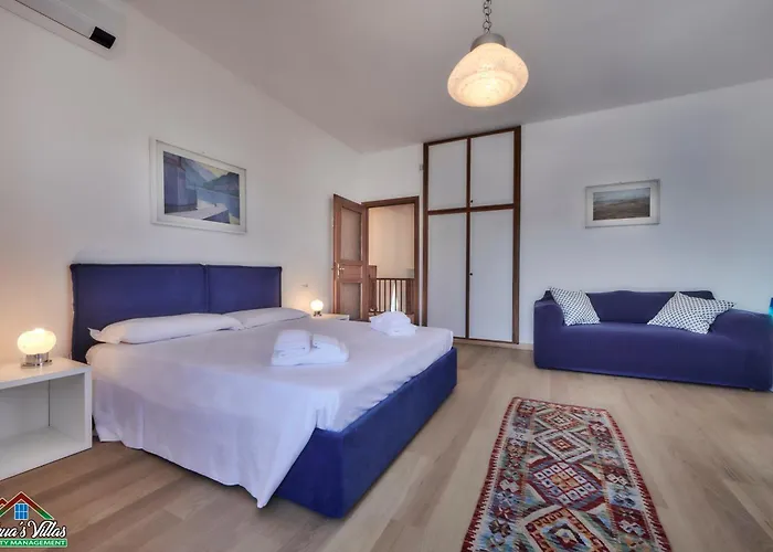 Villa Rosa With Air Conditioning And View *